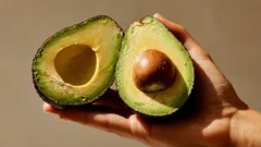 Slänger du alltid bort avokadokärnor? Se vad du kan göra med dem på bara några minuter