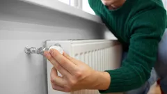 Bör man stänga av radiatorerna på natten? Experterna förklarar om det hjälper dig att spara på räkningarna