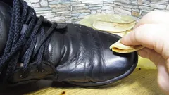 Varför våra farmödrar gnuggade skor med bananskal: ett bortglömt fantastiskt knep