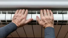 Radiatorn gurglar och värms inte upp: ett enkelt trick återställer värmen utan att behöva ringa en reparatör