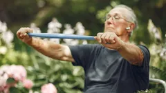 Bara 15 minuter om dagen – så fungerar dina leder igen: bästa övningarna för dig över 60